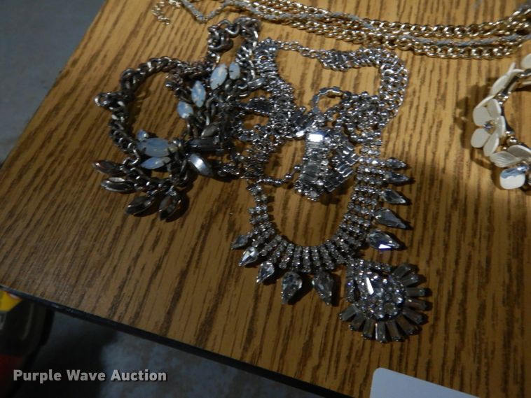 image for item HV9290 Costume jewelry