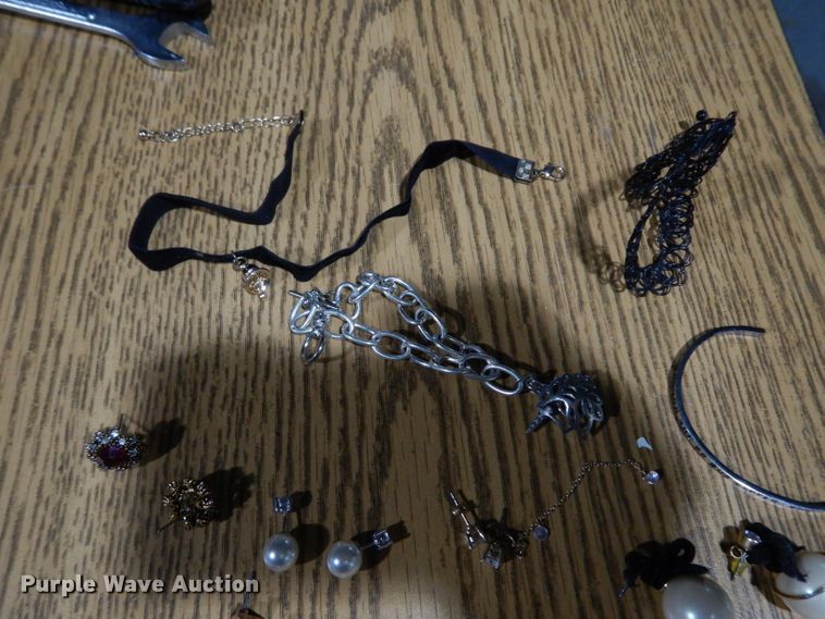 image for item HV9290 Costume jewelry