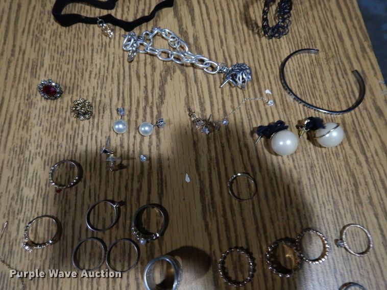 image for item HV9290 Costume jewelry