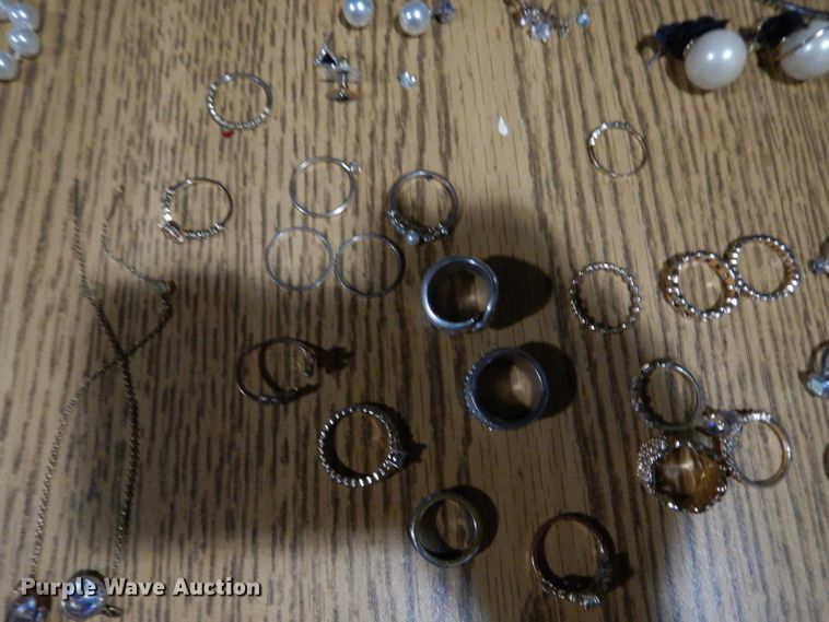 image for item HV9290 Costume jewelry