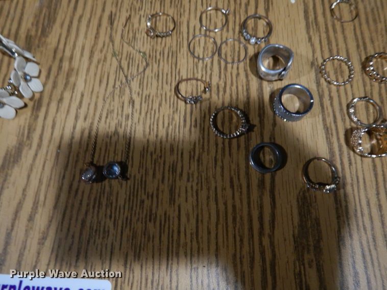 image for item HV9290 Costume jewelry