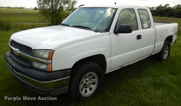 image for item DE5803 2005 Chevrolet Silverado 1500  Ext. Cab pickup truck