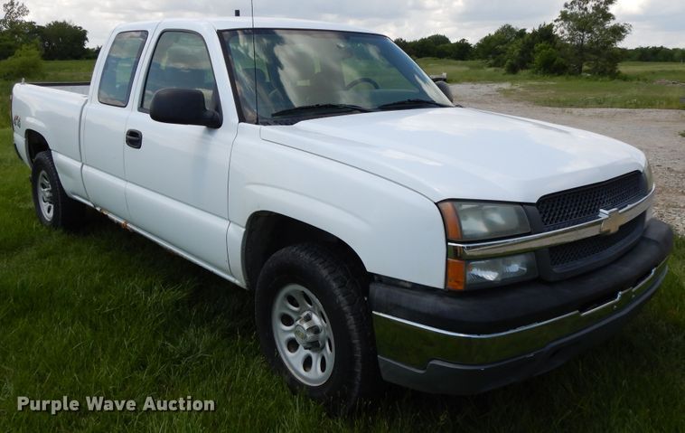 image for item DE5803 2005 Chevrolet Silverado 1500  Ext. Cab pickup truck