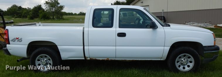 image for item DE5803 2005 Chevrolet Silverado 1500  Ext. Cab pickup truck