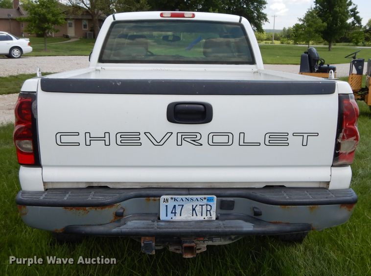 image for item DE5803 2005 Chevrolet Silverado 1500  Ext. Cab pickup truck