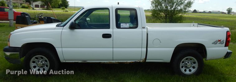 image for item DE5803 2005 Chevrolet Silverado 1500  Ext. Cab pickup truck