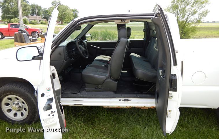 image for item DE5803 2005 Chevrolet Silverado 1500  Ext. Cab pickup truck