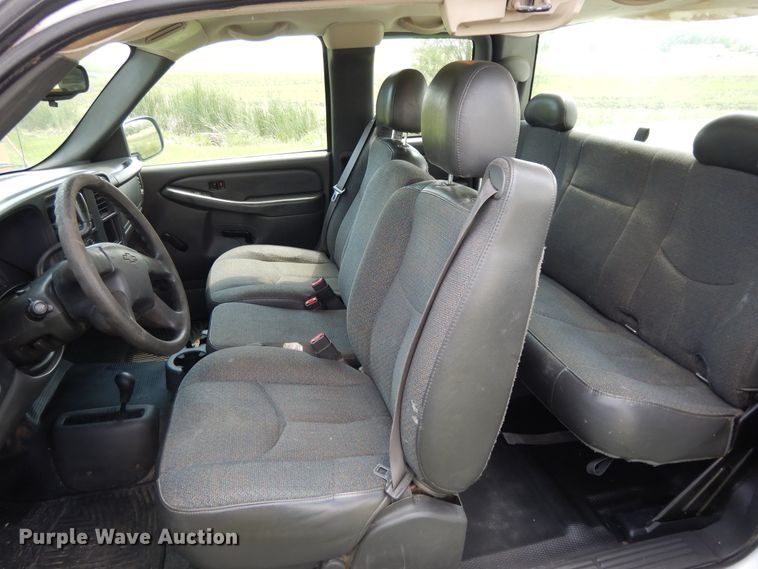 image for item DE5803 2005 Chevrolet Silverado 1500  Ext. Cab pickup truck