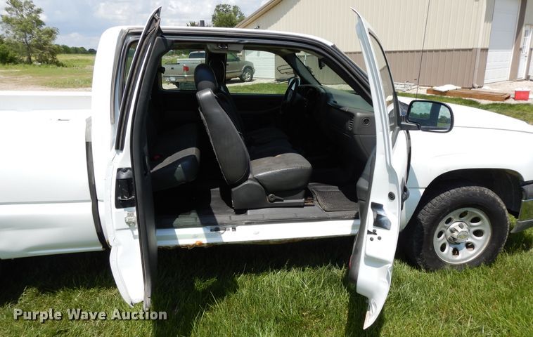 image for item DE5803 2005 Chevrolet Silverado 1500  Ext. Cab pickup truck