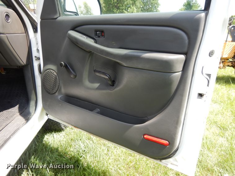 image for item DE5803 2005 Chevrolet Silverado 1500  Ext. Cab pickup truck