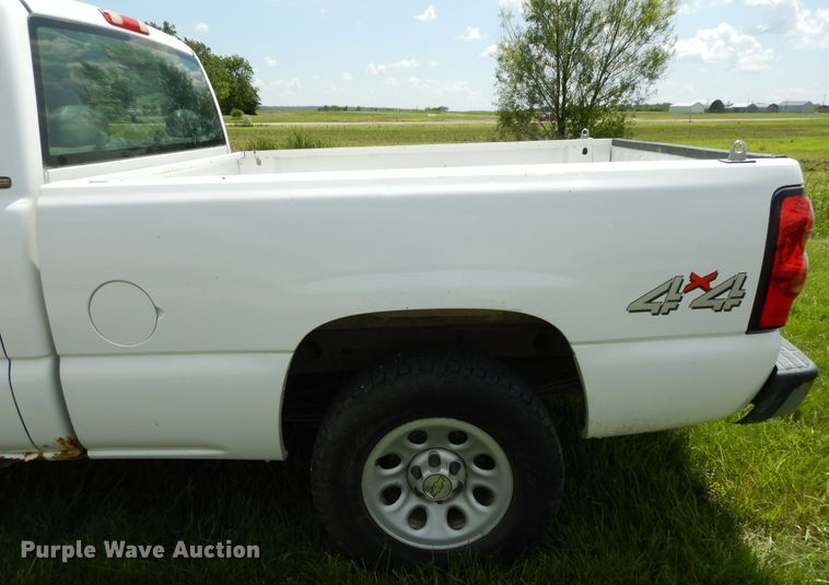 image for item DE5803 2005 Chevrolet Silverado 1500  Ext. Cab pickup truck