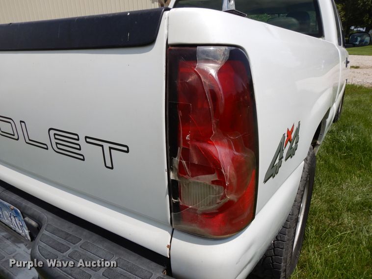 image for item DE5803 2005 Chevrolet Silverado 1500  Ext. Cab pickup truck