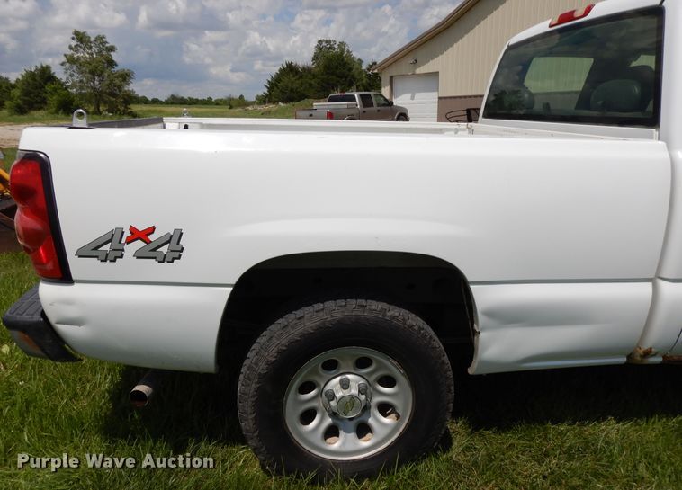 image for item DE5803 2005 Chevrolet Silverado 1500  Ext. Cab pickup truck