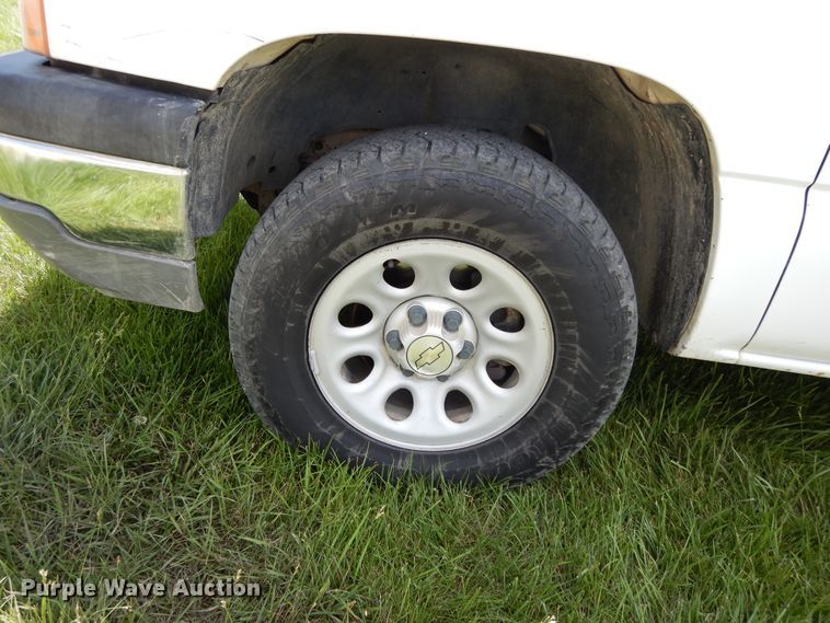 image for item DE5803 2005 Chevrolet Silverado 1500  Ext. Cab pickup truck