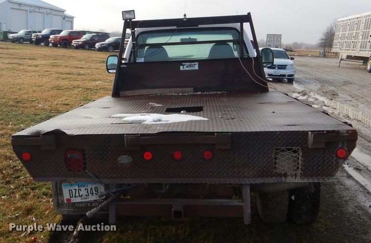 image for item DF3012 2000 Ford F550 Super Duty flatbed truck