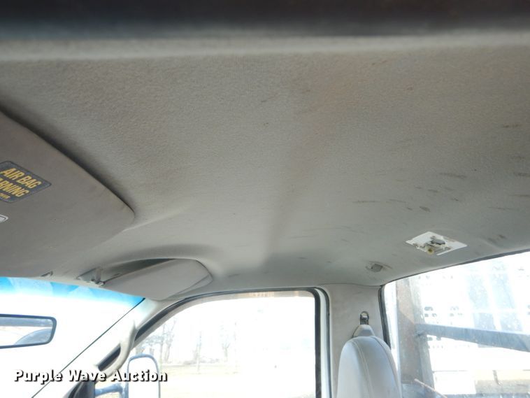 image for item DF3012 2000 Ford F550 Super Duty flatbed truck