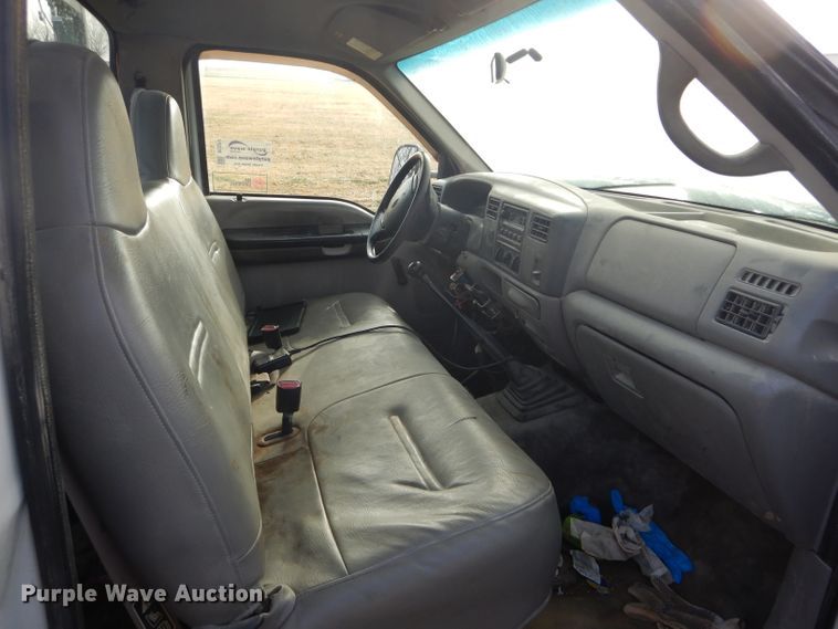 image for item DF3012 2000 Ford F550 Super Duty flatbed truck