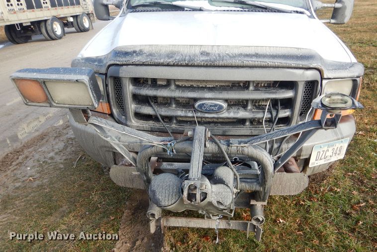 image for item DF3012 2000 Ford F550 Super Duty flatbed truck