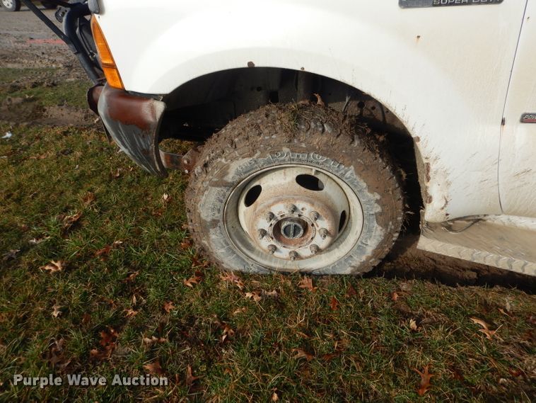 image for item DF3012 2000 Ford F550 Super Duty flatbed truck