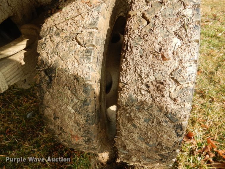 image for item DF3012 2000 Ford F550 Super Duty flatbed truck