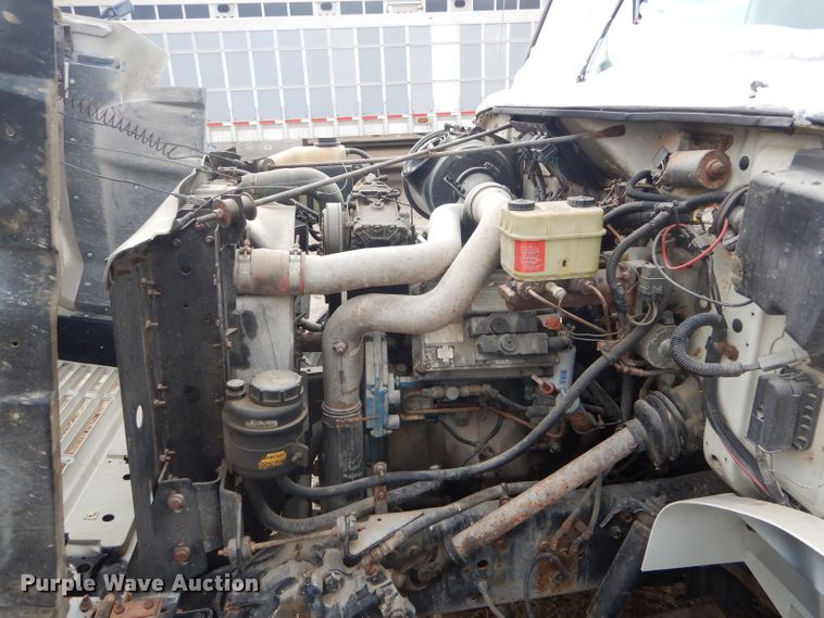 image for item DF3014 2000 International 4700 box truck