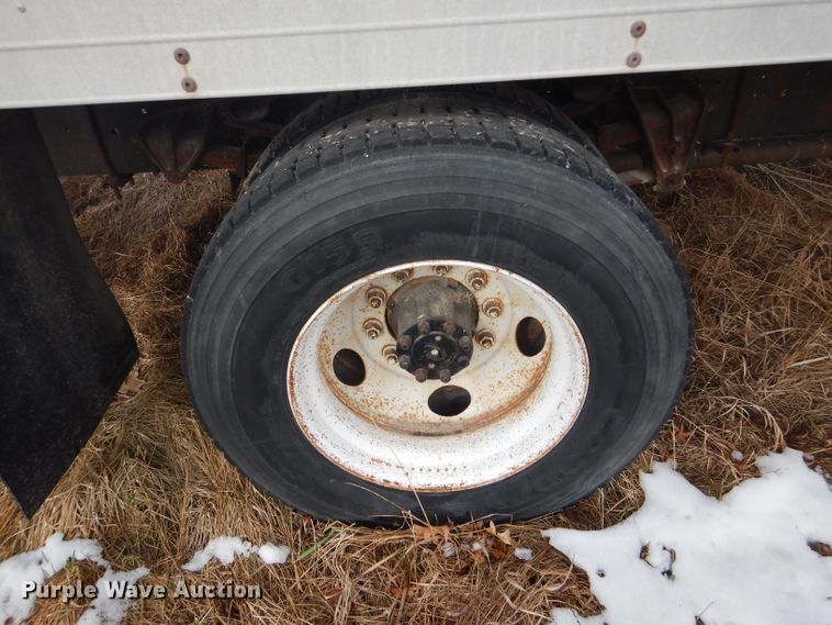 image for item DF3014 2000 International 4700 box truck