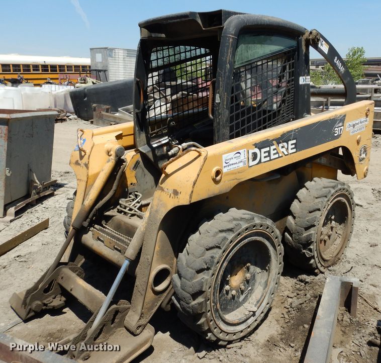 image for item DF4116 2006 John Deere 317  skid steer loader