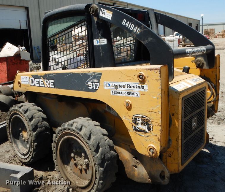 image for item DF4116 2006 John Deere 317  skid steer loader