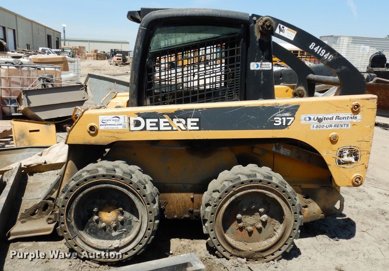 image for item DF4116 2006 John Deere 317  skid steer loader