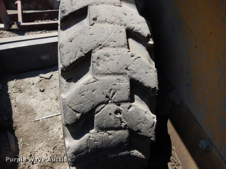 image for item DF4116 2006 John Deere 317  skid steer loader