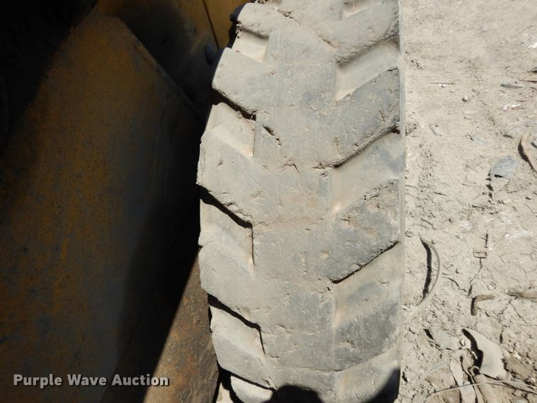 image for item DF4116 2006 John Deere 317  skid steer loader