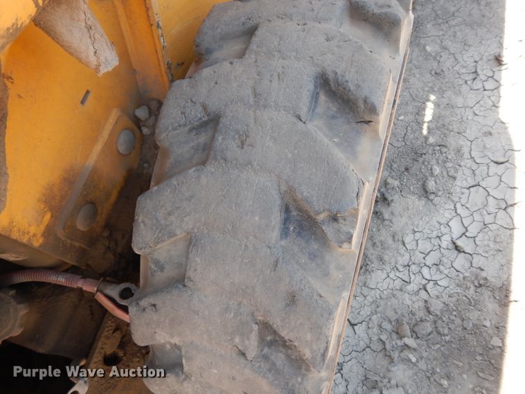 image for item DF4116 2006 John Deere 317  skid steer loader