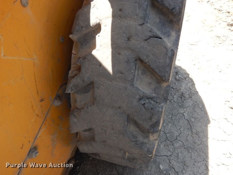 image for item DF4116 2006 John Deere 317  skid steer loader