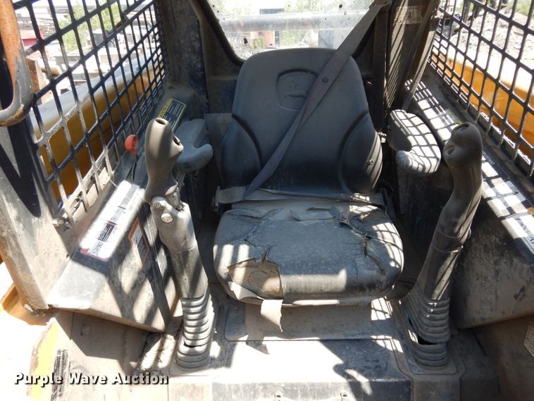 image for item DF4116 2006 John Deere 317  skid steer loader