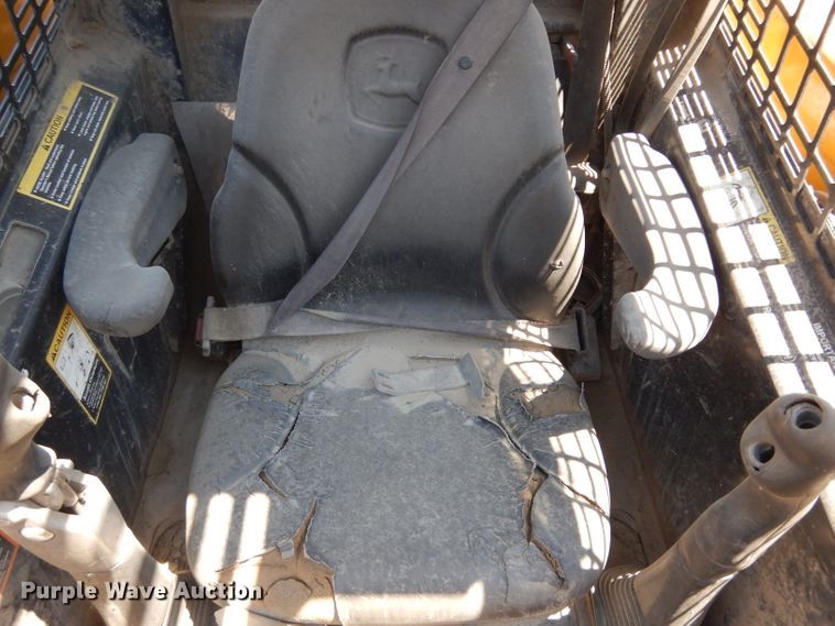 image for item DF4116 2006 John Deere 317  skid steer loader