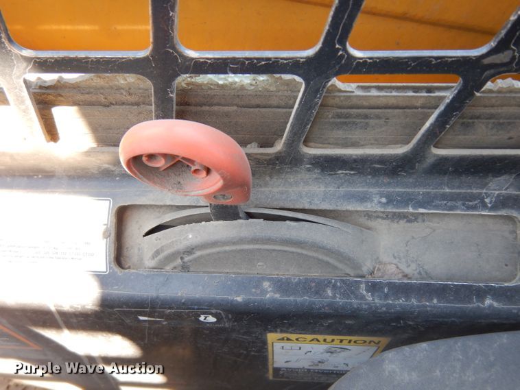 image for item DF4116 2006 John Deere 317  skid steer loader