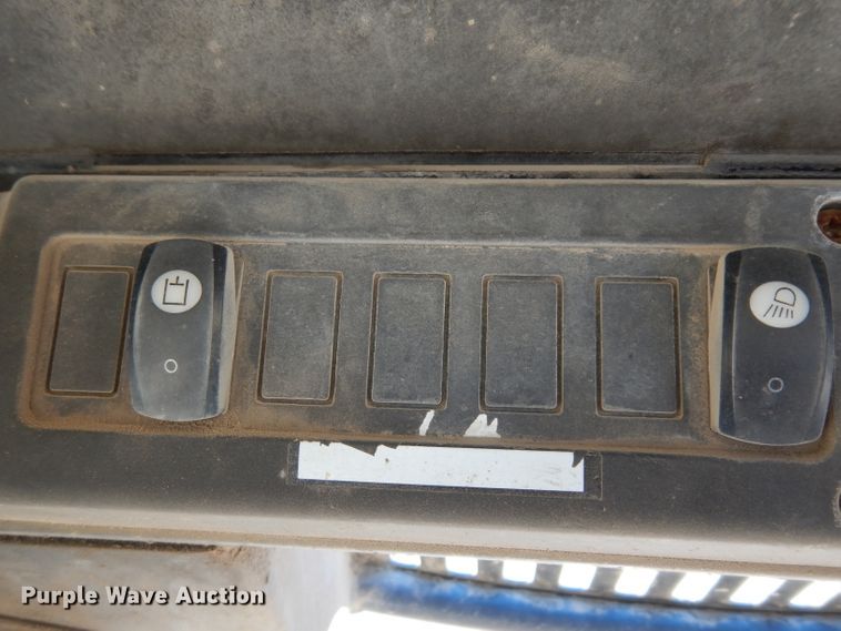 image for item DF4116 2006 John Deere 317  skid steer loader