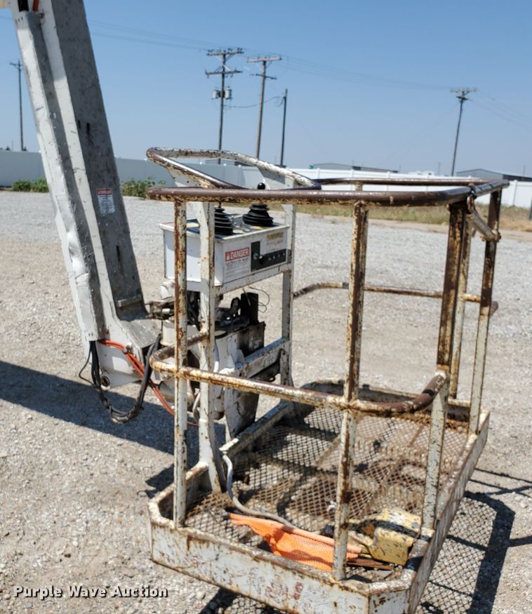 image for item DF8942 1997 Snorkelift ATR60  boom lift