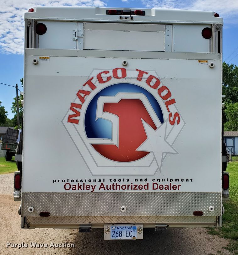 image for item DF8956 2002 Freightliner MT55  delivery truck