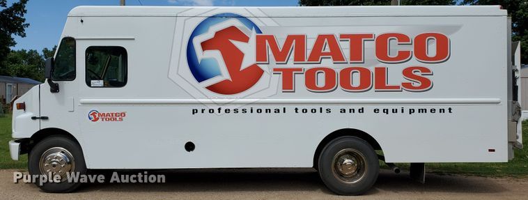 image for item DF8956 2002 Freightliner MT55  delivery truck