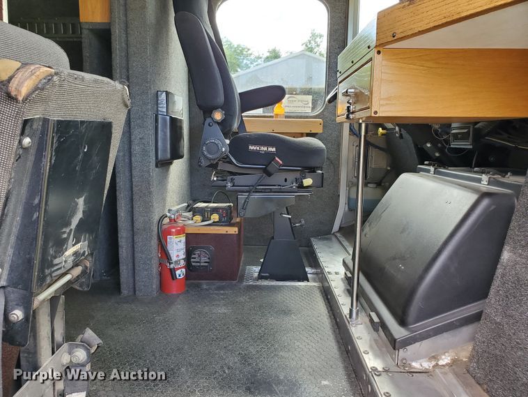 image for item DF8956 2002 Freightliner MT55  delivery truck