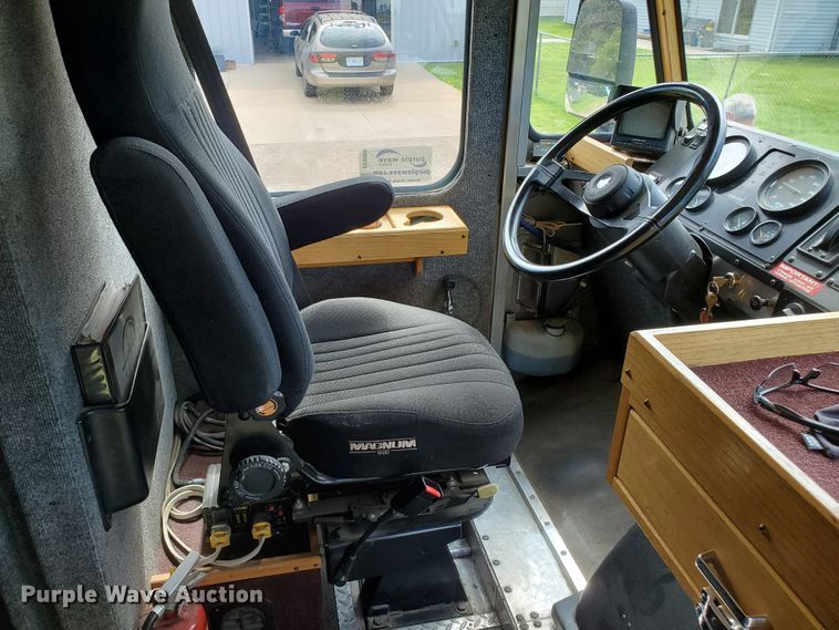 image for item DF8956 2002 Freightliner MT55  delivery truck