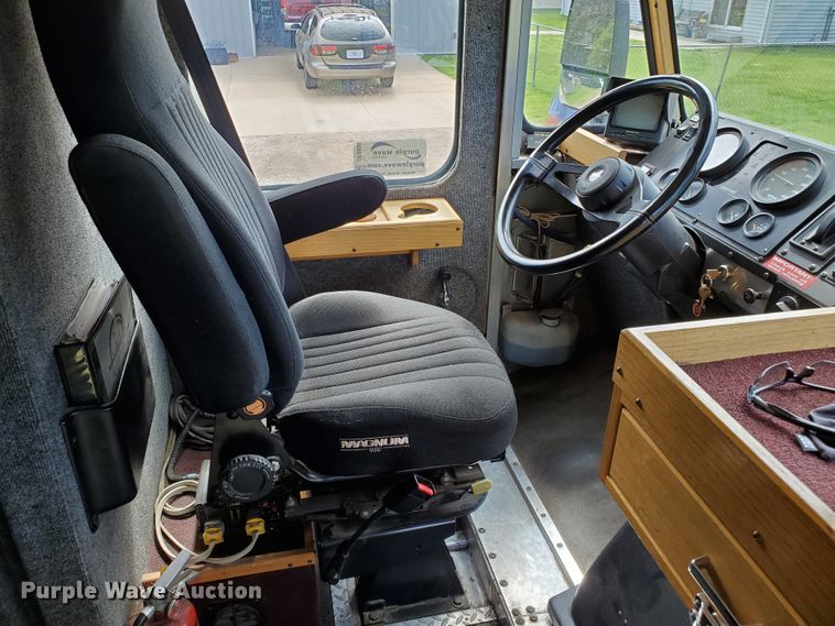 image for item DF8956 2002 Freightliner MT55  delivery truck