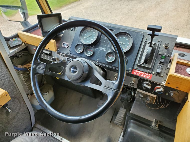 image for item DF8956 2002 Freightliner MT55  delivery truck