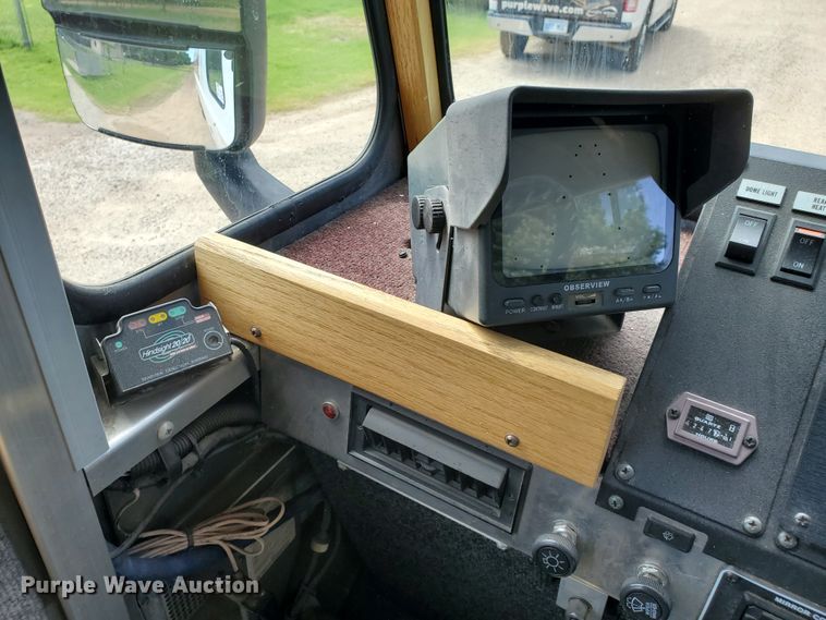 image for item DF8956 2002 Freightliner MT55  delivery truck