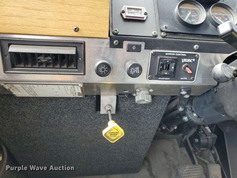 image for item DF8956 2002 Freightliner MT55  delivery truck