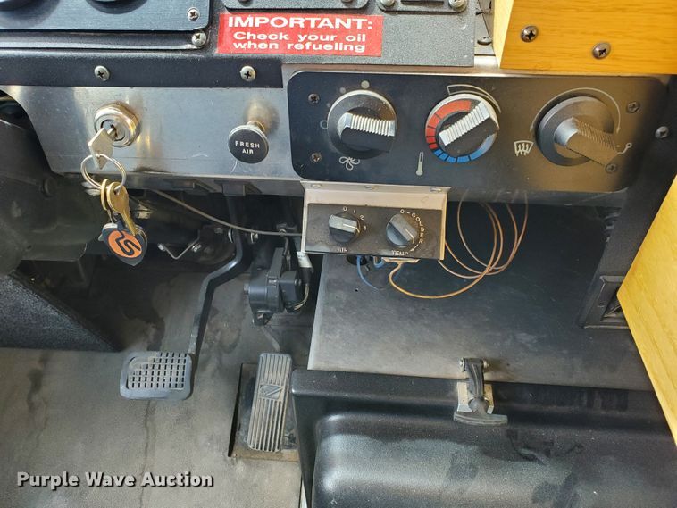 image for item DF8956 2002 Freightliner MT55  delivery truck