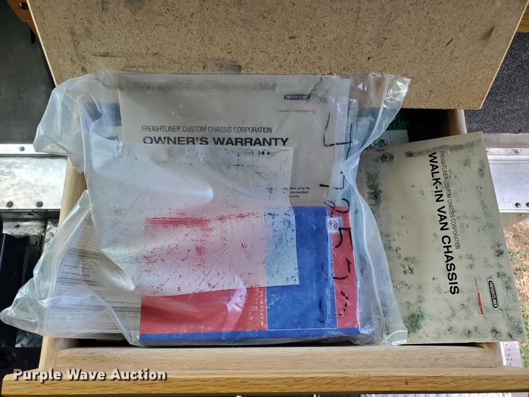 image for item DF8956 2002 Freightliner MT55  delivery truck