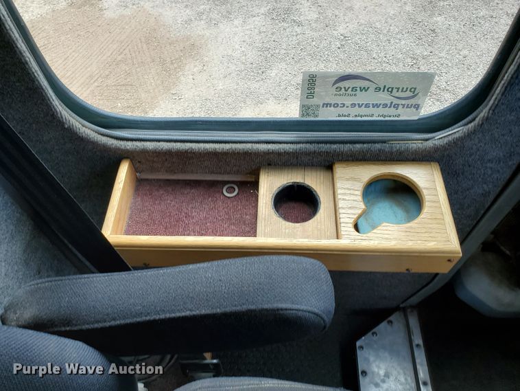 image for item DF8956 2002 Freightliner MT55  delivery truck