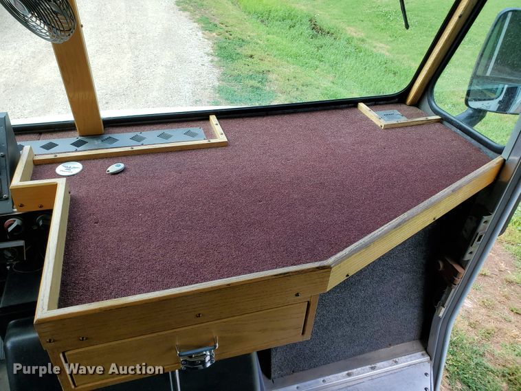 image for item DF8956 2002 Freightliner MT55  delivery truck